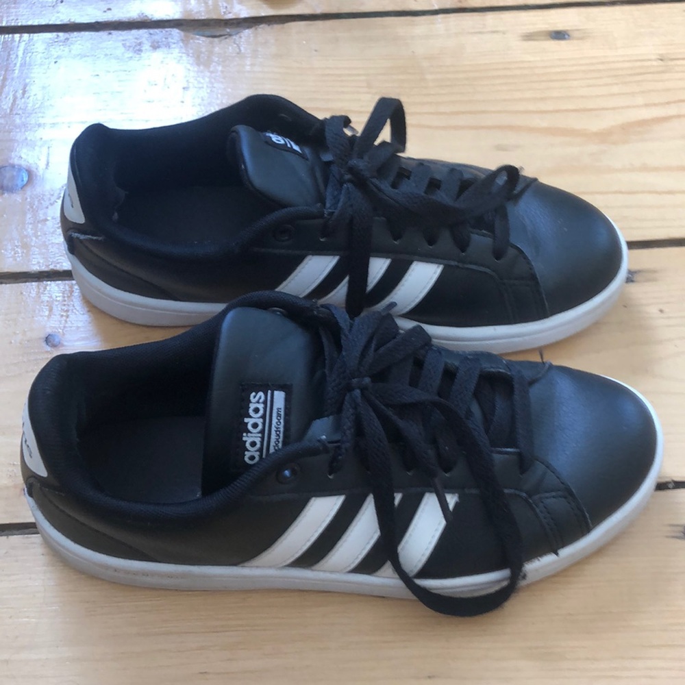 Black Adidas cloud foam sneaks